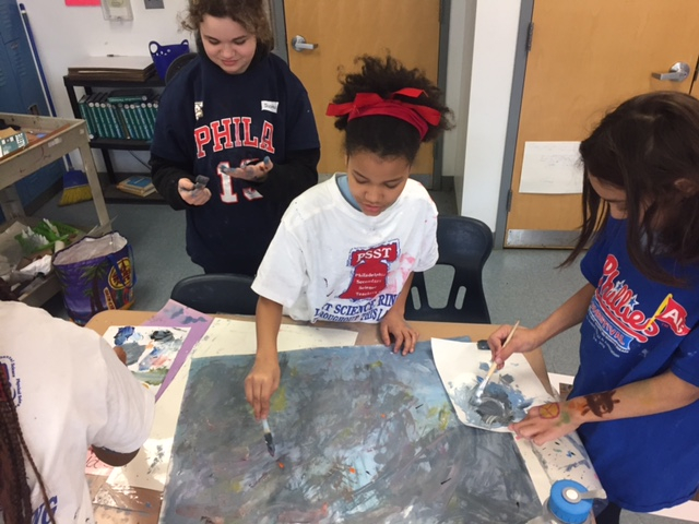 students using paints in art class