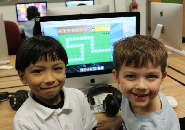 Kindergarten students at computer
